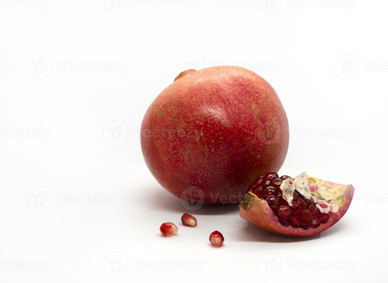 Pomegranate and pomegranate slice, photo. photo