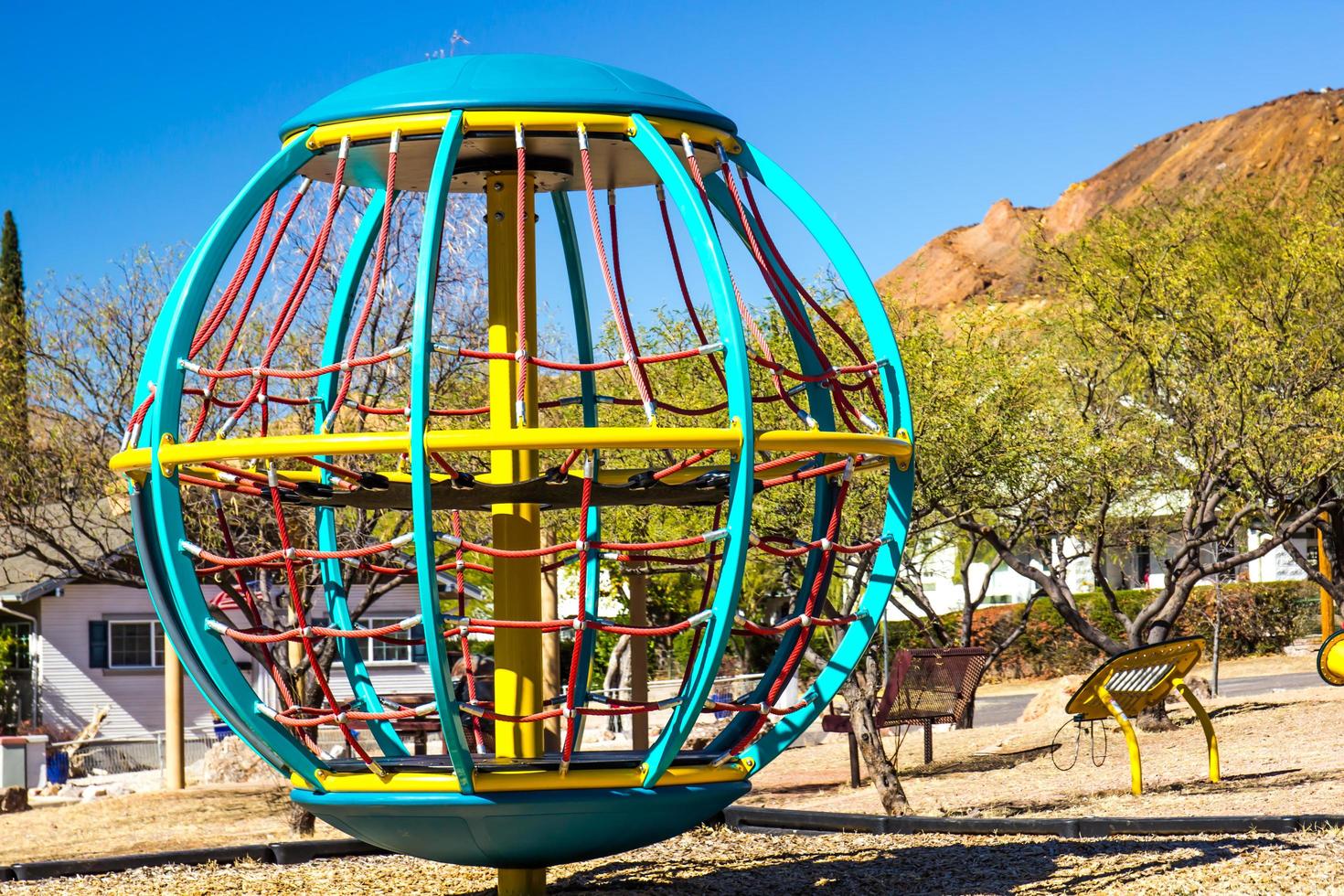 equipo de juegos de escalada circular para niños único foto