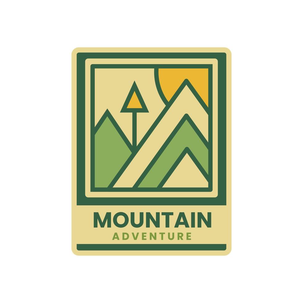 Ilustración de vector de insignia de logotipo de aventura de montaña de naturaleza vintage. bueno para el diseño de insignias o camisetas