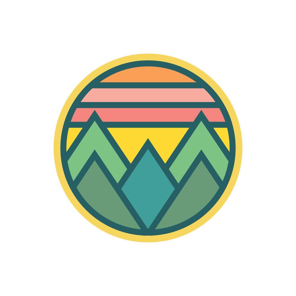 diseño abstracto de la insignia del logotipo de la montaña de la playa al atardecer. ilustración de vector de icono de diseño de logotipo
