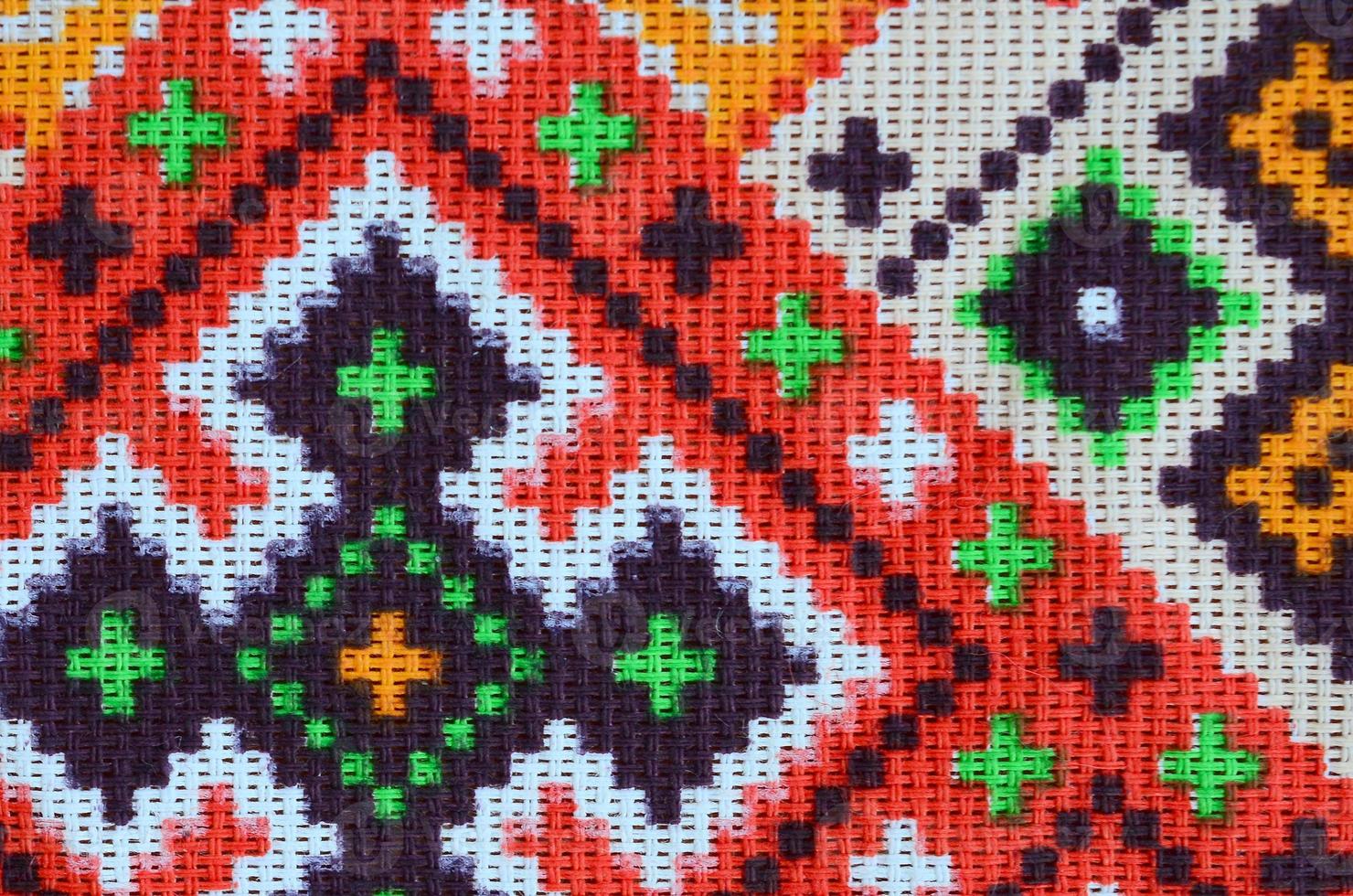 patrón de bordado de punto de arte popular tradicional ucraniano en tela textil foto