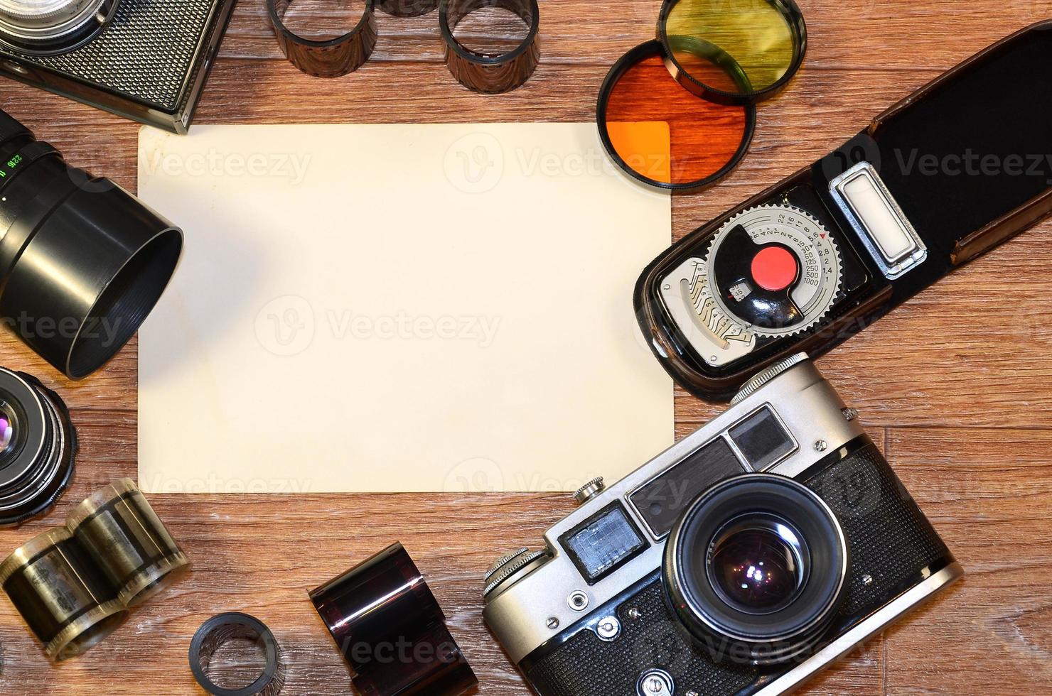 bodegón con equipo de fotografía antiguo foto