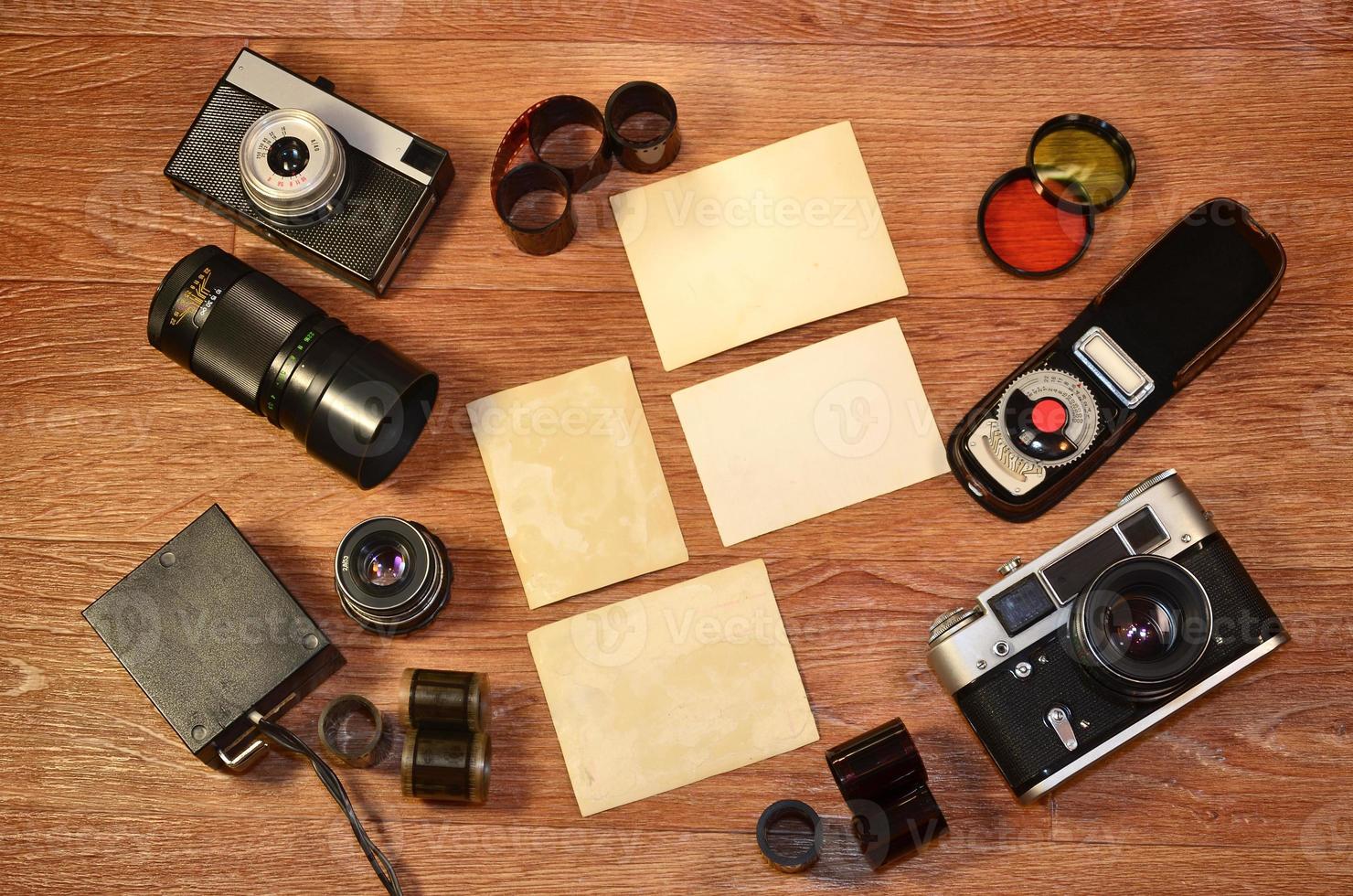 bodegón con equipo de fotografía antiguo foto