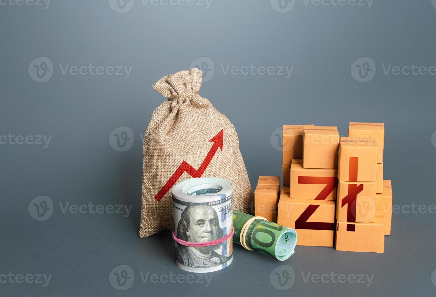 símbolo de zloty polaco con bienes y una flecha hacia arriba. importación y exportación. aumento de los ingresos presupuestarios. aumento del consumo, balanza comercial. crecimiento de la economía. altas ventas ganancias crecientes. foto