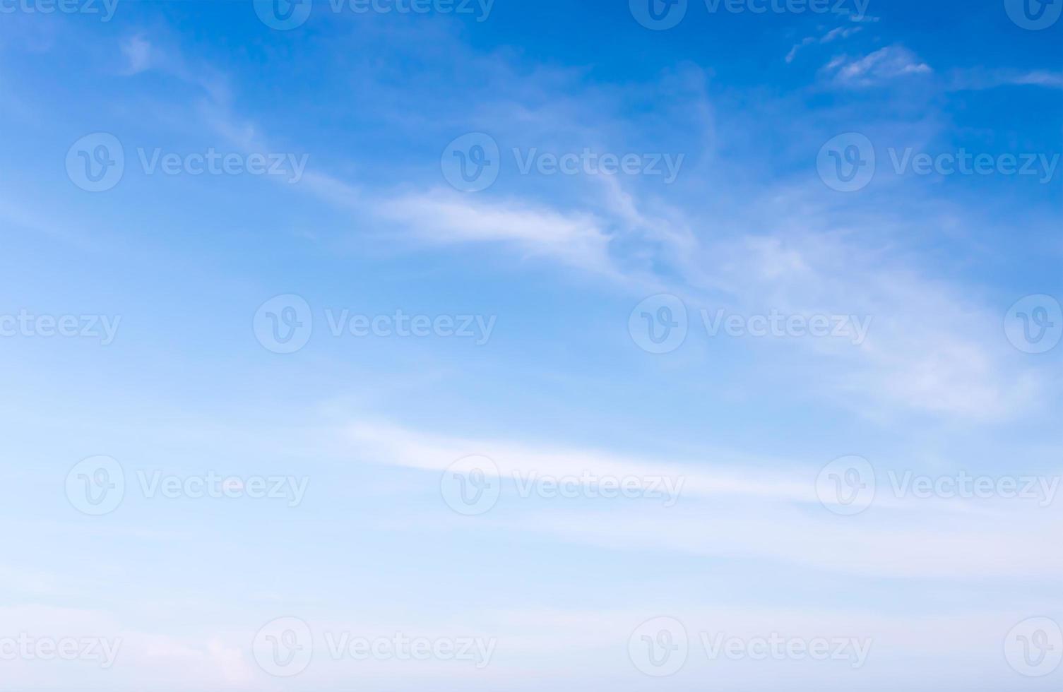 White fluffy cloud in the blue sky 14024708 Stock Photo at Vecteezy