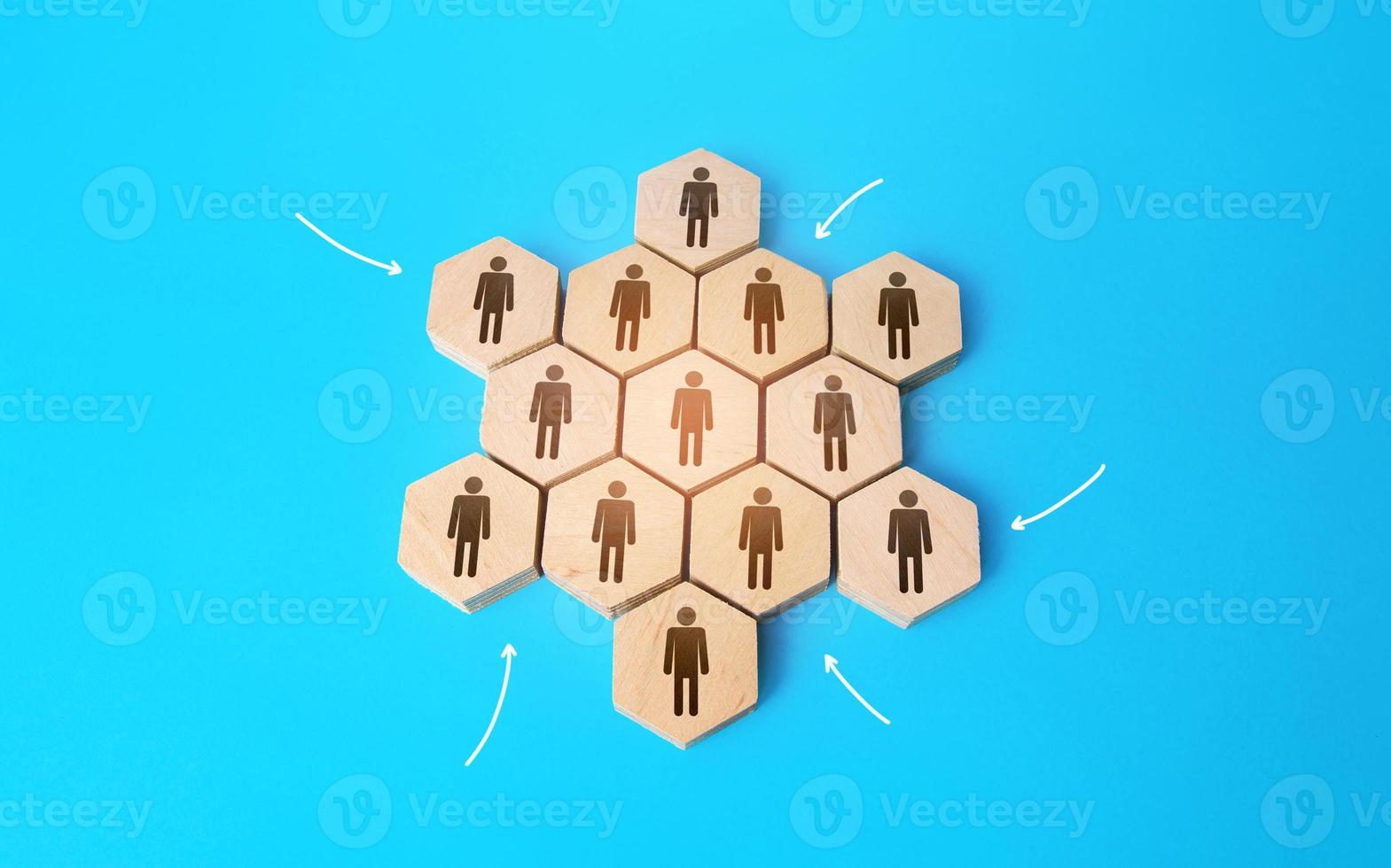 People gather in a group and form a topology snowflake shape. Self-organization and autonomy of teams. Business management. Organization. Team building teamwork. Hierarchical structure photo