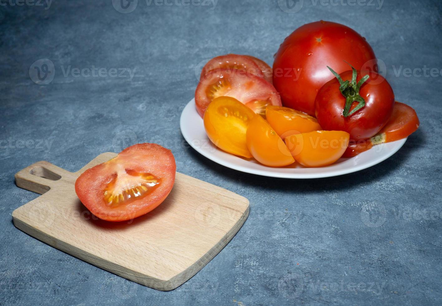 tomate picado. variedad de tomate. ingrediente de ensalada foto