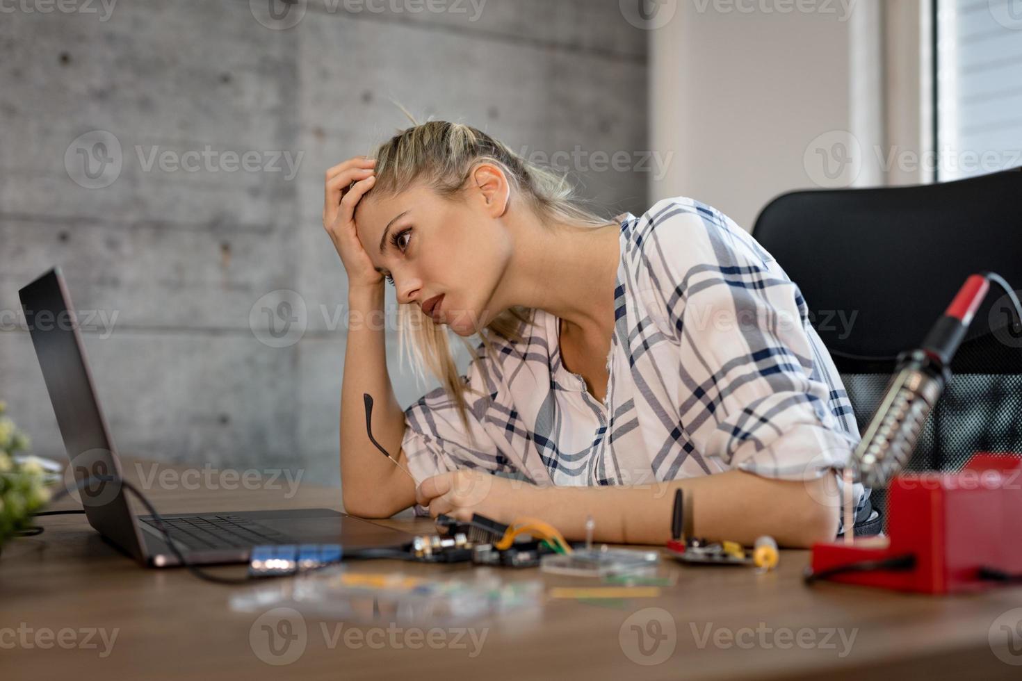 I Don't Know What Is Wrong photo