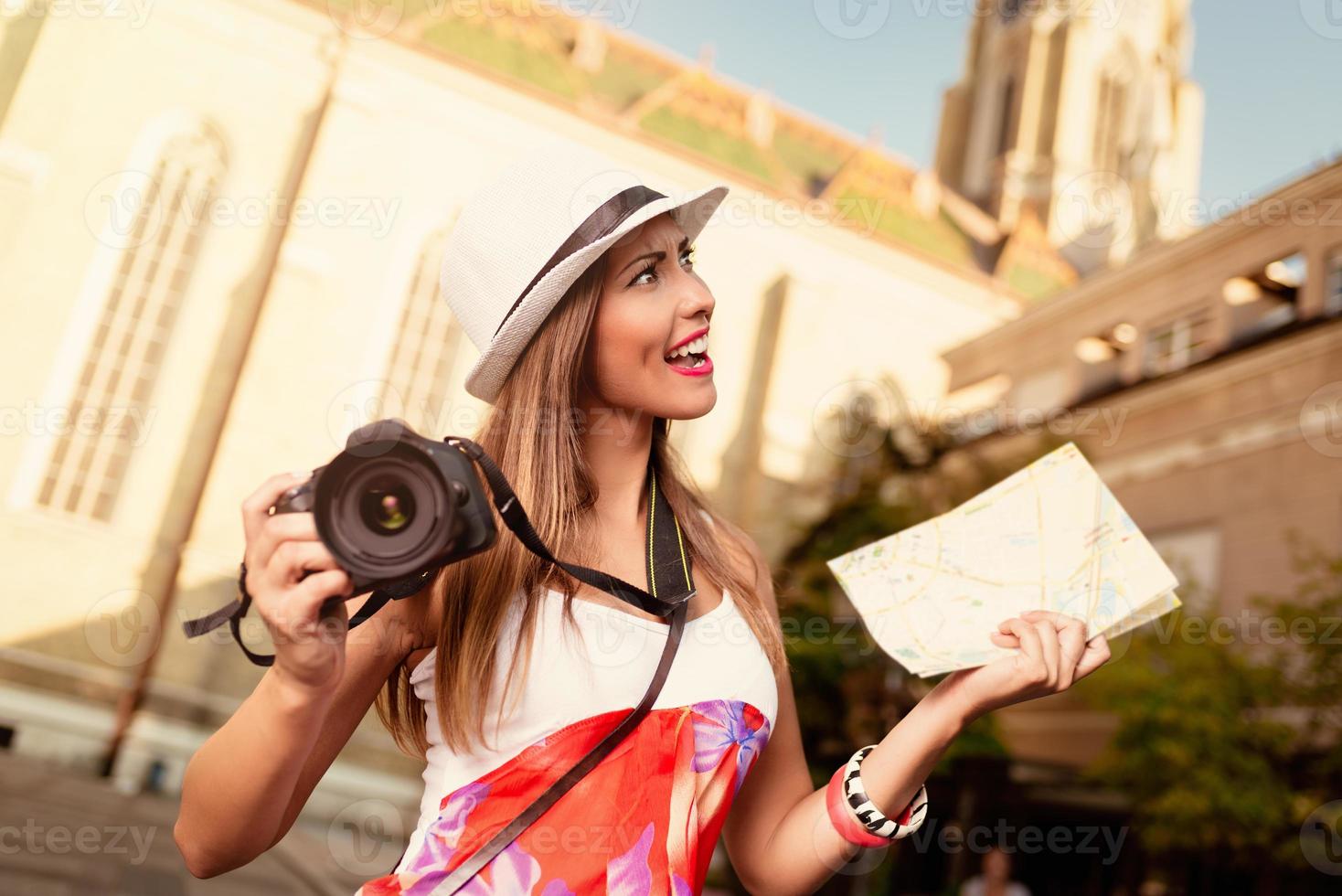 hermosa joven turista foto