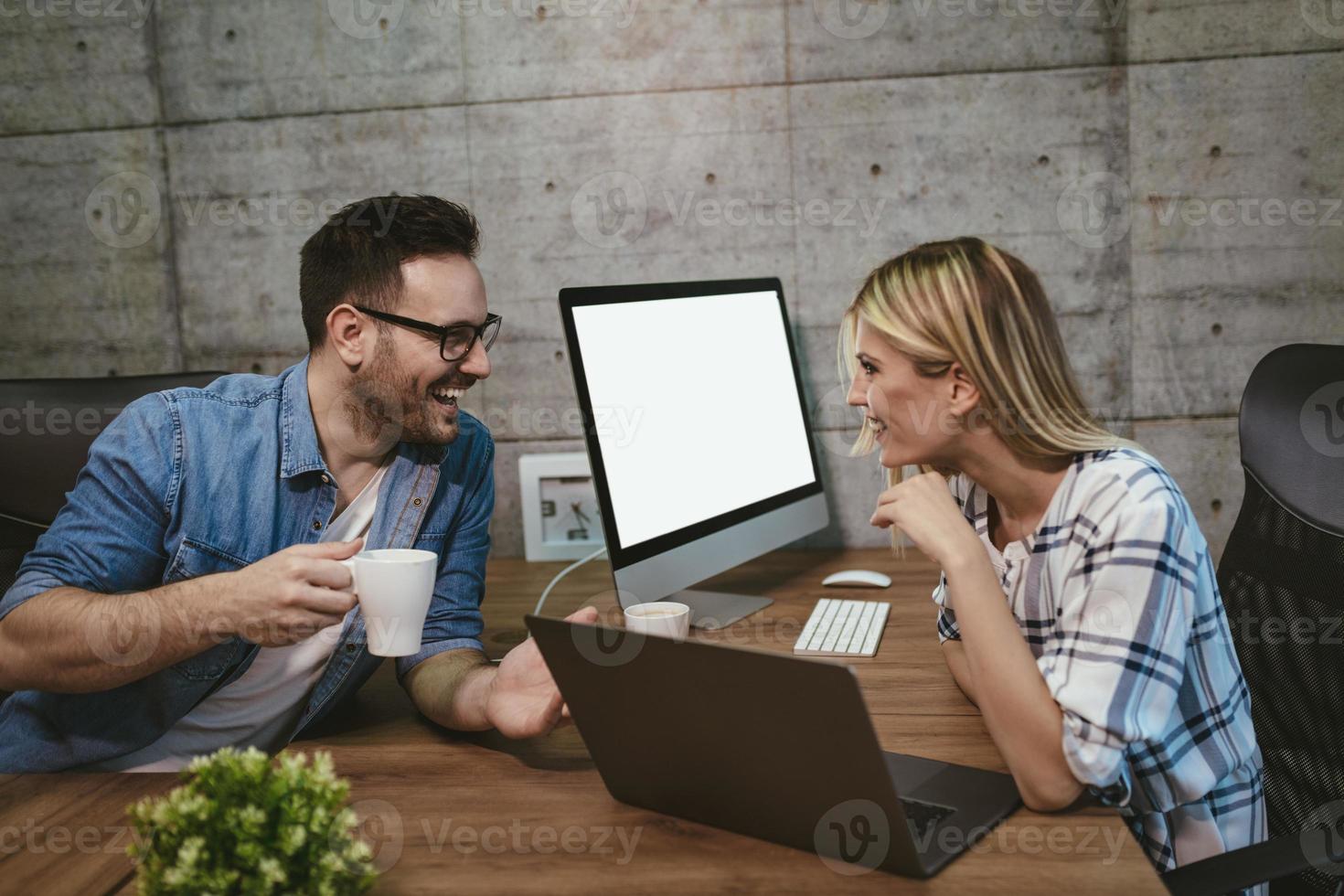 disfrutan trabajar juntos foto