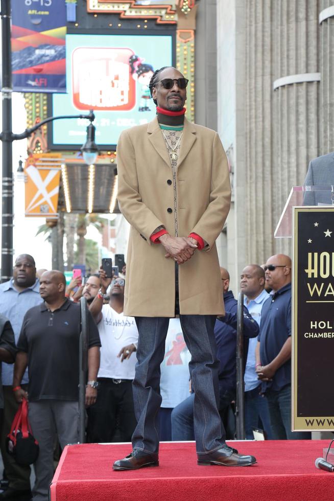 los angeles - 19 de noviembre - snoop dogg, calvin broadus jr en la ceremonia estelar de snoop dogg en el paseo de la fama de hollywood el 19 de noviembre de 2018 en los angeles, ca foto