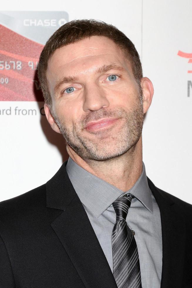 Los Ángeles - 6 de febrero - Travis Knight en los premios Aarp Movies for Adults Awards en el hotel beverly wilshire el 6 de febrero de 2017 en beverly hills, ca foto