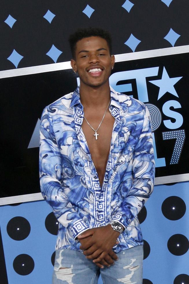 los angeles - 25 de junio - trevor jackson en los premios bet 2017 en el microsoft theater el 25 de junio de 2017 en los angeles, ca foto