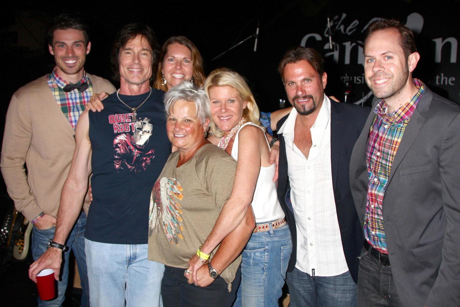 los angeles, 3 de junio - ronn moss y el elenco y el equipo audaces y hermosos en el concierto del jugador celebrando el 50 cumpleaños de devin devasquez en beneficio de la tienda de mascotas refugio esperanza en el canyon club el 3 de junio de 2013 en agoura, ca foto