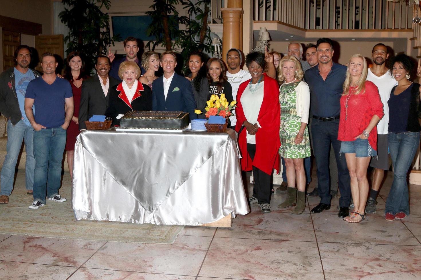 los angeles, 25 de abril - lee bell, bradley bell, bnb cast en la audaz y hermosa celebración de los nominados a los premios emmy en cbs television city el 25 de abril de 2016 en los angeles, ca foto