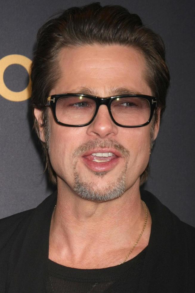 los angeles, 15 de diciembre - brad pitt at the unbroken, estreno de los angeles en el dolby theater el 15 de diciembre de 2014 en los angeles, ca foto