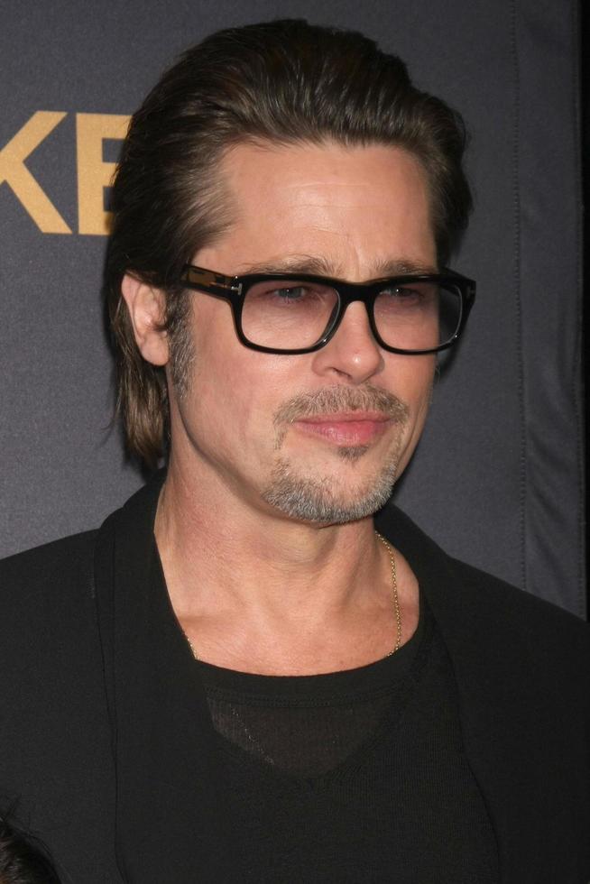 los angeles, 15 de diciembre - brad pitt at the unbroken, estreno de los angeles en el dolby theater el 15 de diciembre de 2014 en los angeles, ca foto