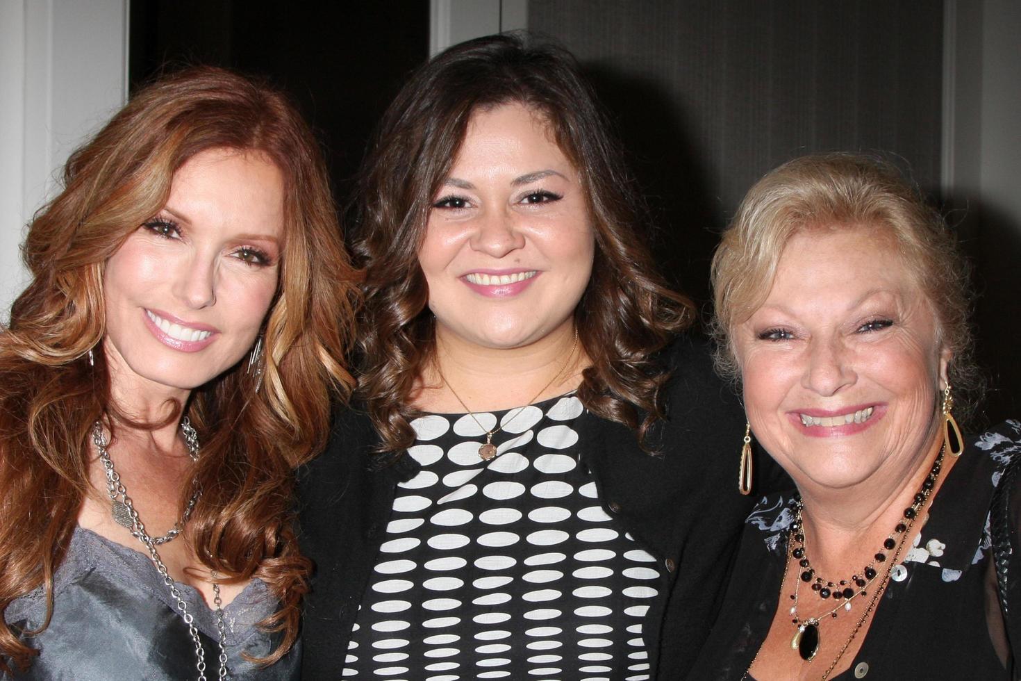 los angeles, 24 de agosto - tracey e bregman, angelica mcdaniel, beth maitland en la cena del club de fans joven e inquieto en el hotel universal sheraton el 24 de agosto de 2013 en los angeles, ca foto