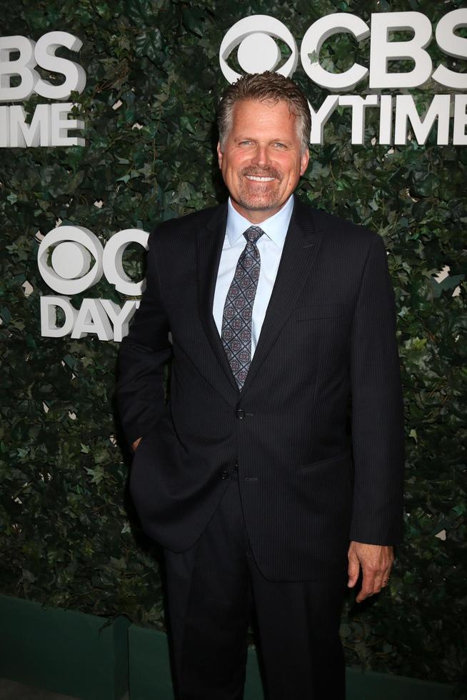 los angeles, 10 de octubre - robert newman en el día 1 de cbs durante 30 años exhibe recepción en el paley center for media el 10 de octubre de 2016 en beverly hills, ca foto