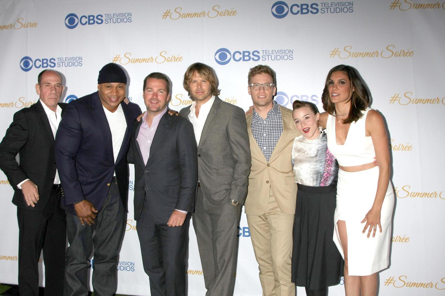 los angeles, 18 de mayo - miguel ferrer, ll cool j, chris o donnell, eric christian olsen, barrett foa, renee felice smith, daniela ruah en la velada de verano de cbs 2015 en el hotel de londres el 18 de mayo de 2015 en west hollywood, ca foto