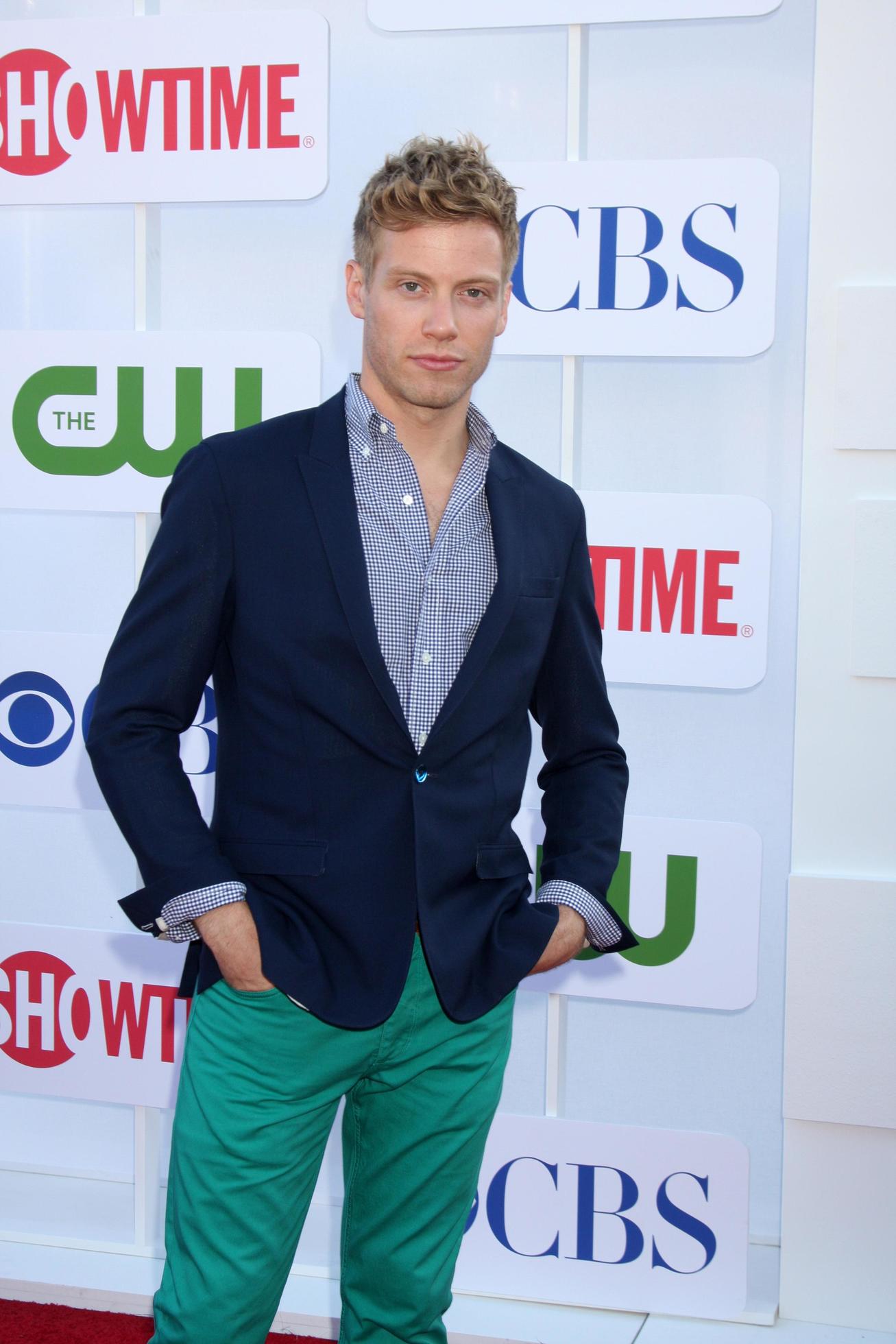 LOS ANGELES, JUL 29 - Barrett Foa arrives at the CBS, CW, and Showtime