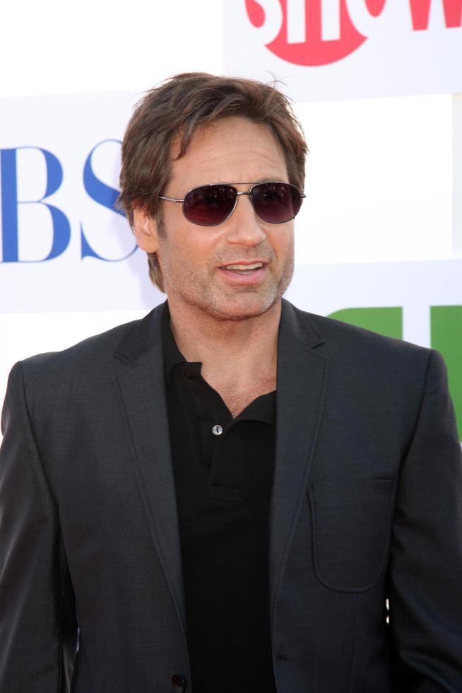 los angeles, 29 de julio - david duchovny llega a la fiesta tca de verano 2012 de cbs, cw y showtime en el estacionamiento adyacente del hotel beverly hilton el 29 de julio de 2012 en beverly hills, ca foto