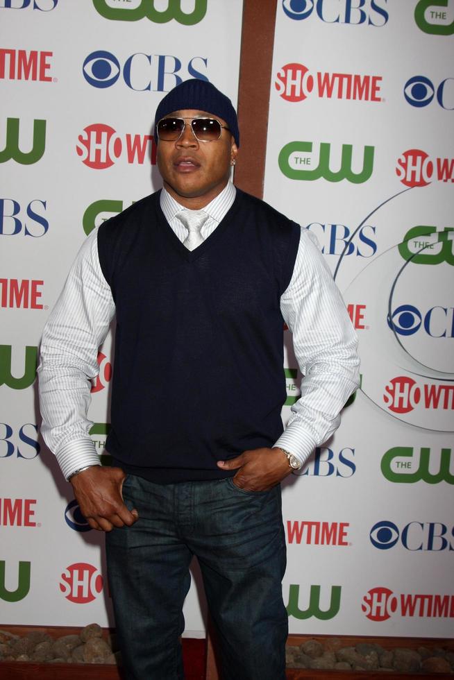 los angeles, 3 de agosto - ll cool j llegando a la cbs tca summer 2011 all star party en robinson may parking garage el 3 de agosto de 2011 en beverly hills, ca foto