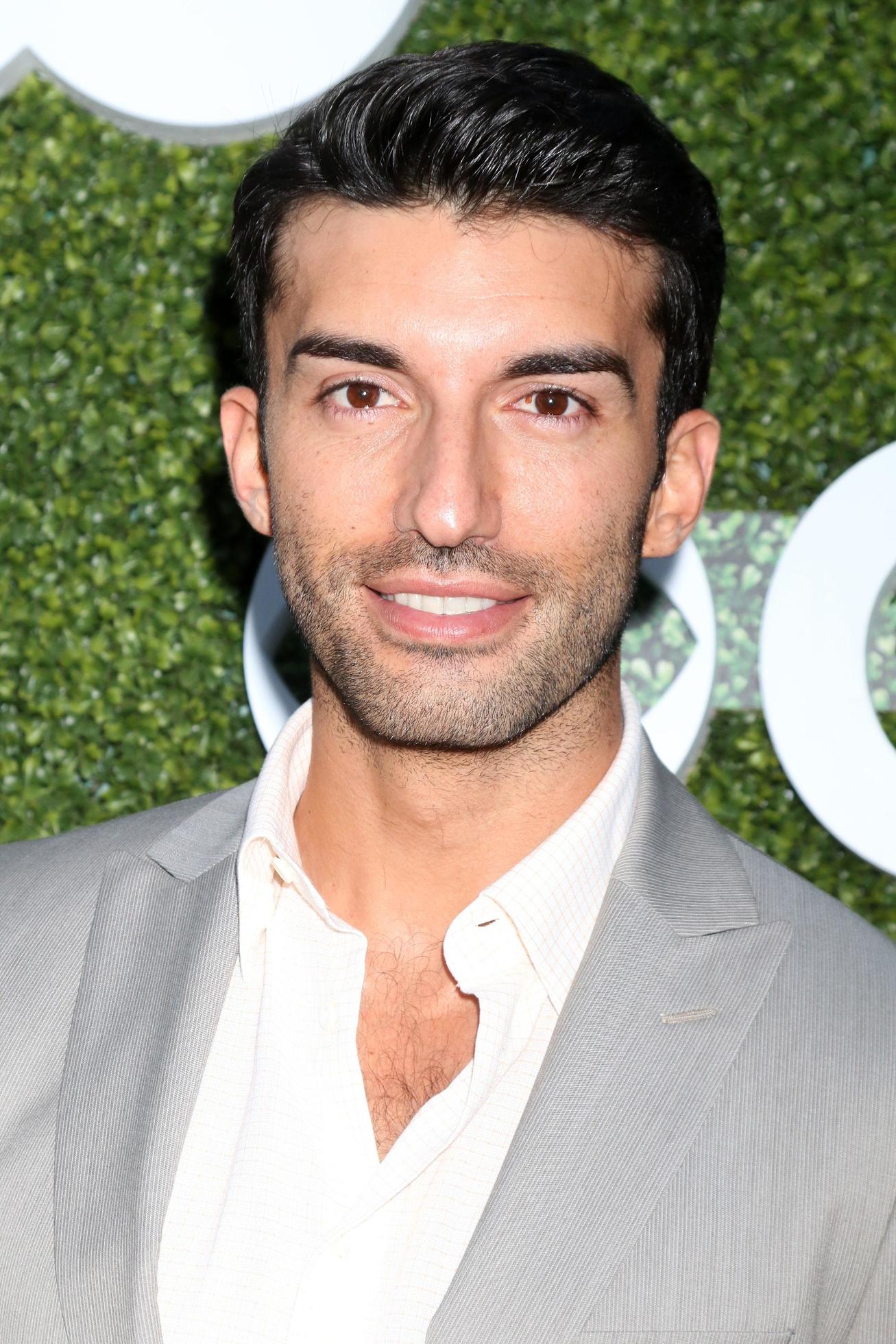 LOS ANGELES, AUG 10 - Justin Baldoni at the CBS, CW, Showtime Summer