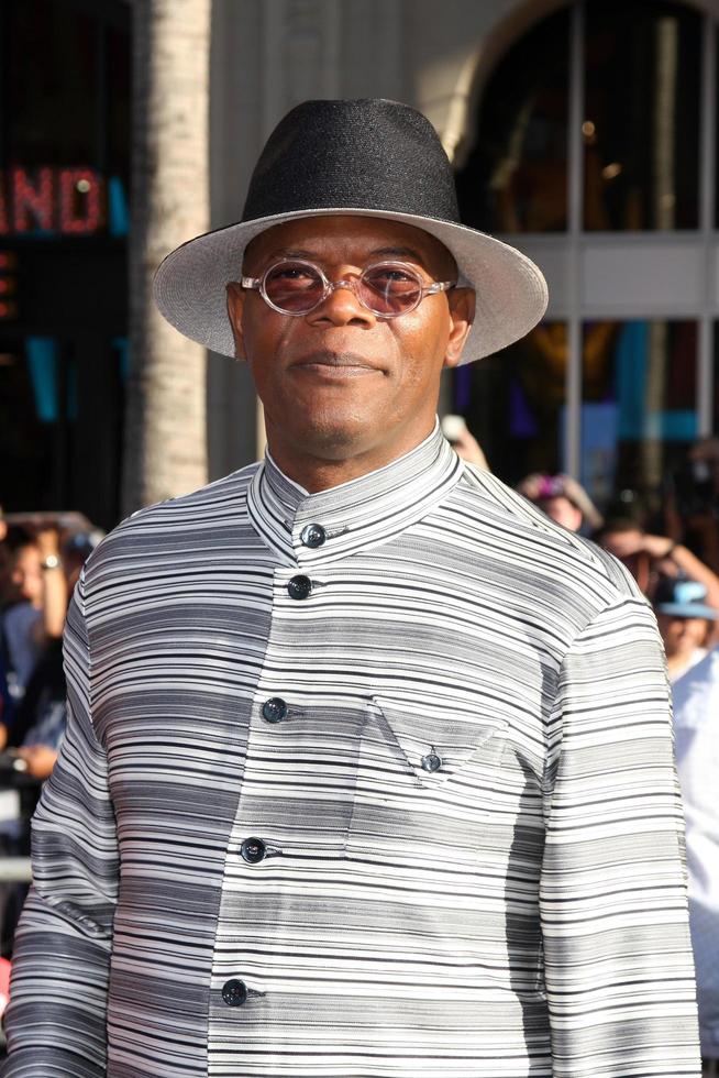 los angeles, 19 de julio - samuel l jackson llegando al capitan america - el estreno del primer vengador en el capitan theater el 19 de julio de 2011 en los angeles, ca foto