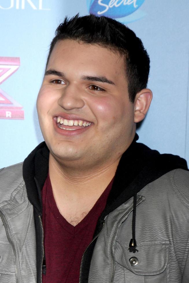 los angeles, 4 de noviembre - carlos guevara en la fiesta 2013 x factor top 12 en sls hotel el 4 de noviembre de 2013 en beverly hills, ca foto