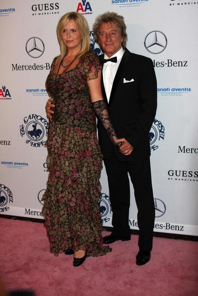 LOS ANGELES, OCT 23 - Penny Lancaster, Rod Stewart arrives at the 2010 Carousel of Hope Ball at Beverly HIlton Hotel on October 23, 2010 in Beverly Hills, CA photo