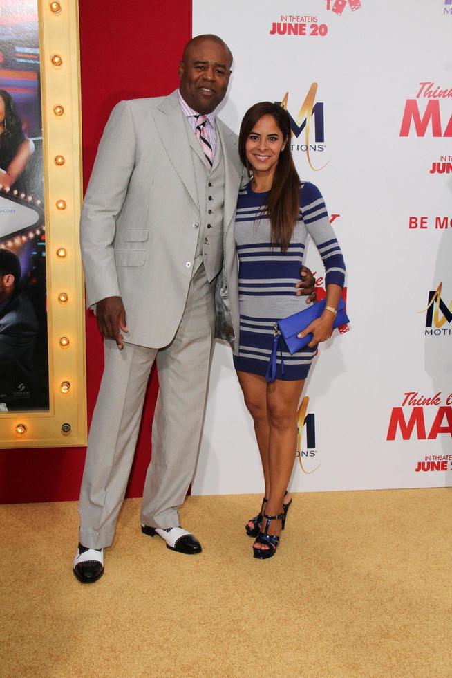 los angeles, 9 de junio - chi mcbride, julissa mcbride en el estreno de think like a man too la en el teatro chino tcl el 9 de junio de 2014 en los angeles, ca foto