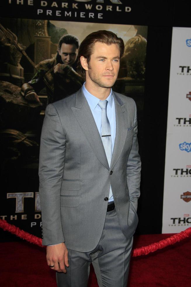 LOS ANGELES, NOV 4 - Chris Hemsworth at the Thor - The Dark World Premiere at El Capitan Theater on November 4, 2013 in Los Angeles, CA photo