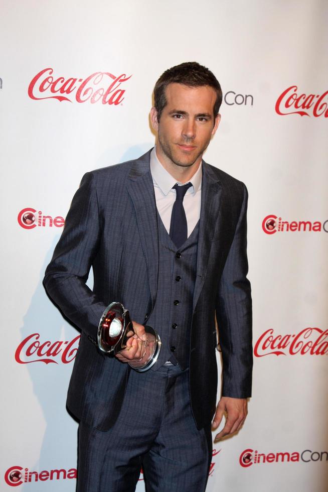 LAS VEGAS, MAR 31 - Ryan Reynolds in the CinemaCon Convention Awards Gala Press Room at Caesar s Palace on March 31, 2010 in Las Vegas, NV photo