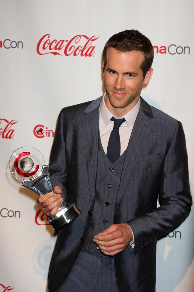 LAS VEGAS, MAR 31 - Ryan Reynolds in the CinemaCon Convention Awards Gala Press Room at Caesar s Palace on March 31, 2010 in Las Vegas, NV photo