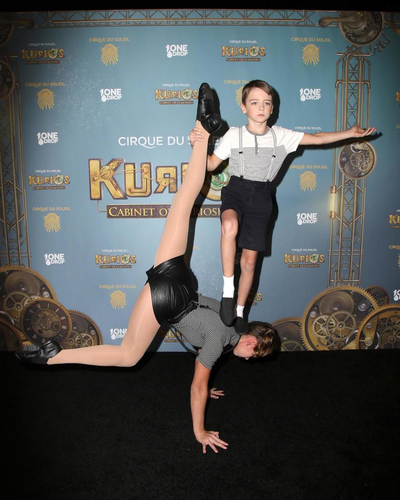 los angeles, 09 de diciembre - ambiente en el cirque du soleil s kurios, gabinete de curiosidades en el estadio dodger el 09 de diciembre de 2015 en los angeles, ca foto