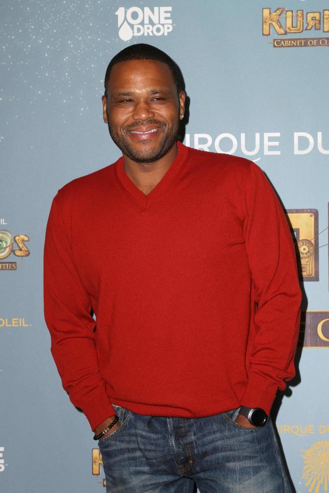 los angeles, 09 de diciembre - anthony anderson en el cirque du soleil s kurios, gabinete de curiosidades en el estadio dodger el 09 de diciembre de 2015 en los angeles, ca foto