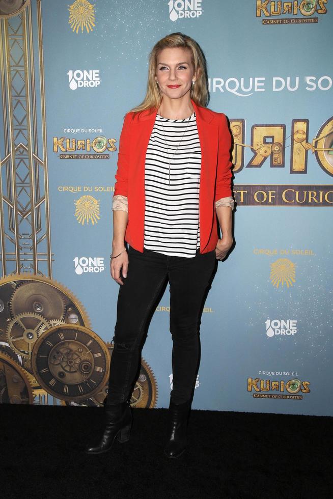 los angeles, dic 09 - rhea seehorn en el cirque du soleil s kurios, gabinete de curiosidades en el estadio dodger el 09 de diciembre de 2015 en los angeles, ca foto