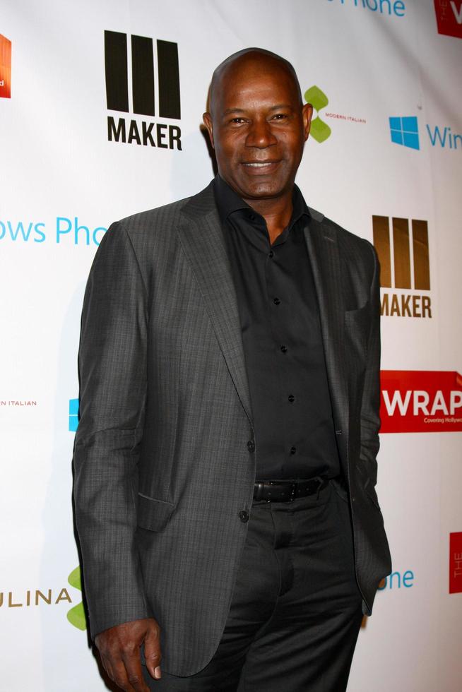 los angeles, 20 de febrero - dennis haysbert llega al evento wrap pre-oscar en la culina en el hotel four seasons el 20 de febrero de 2013 en los angeles, ca foto