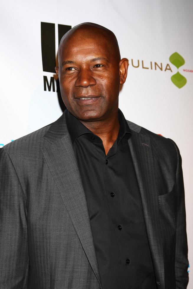 los angeles, 20 de febrero - dennis haysbert llega al evento wrap pre-oscar en la culina en el hotel four seasons el 20 de febrero de 2013 en los angeles, ca foto