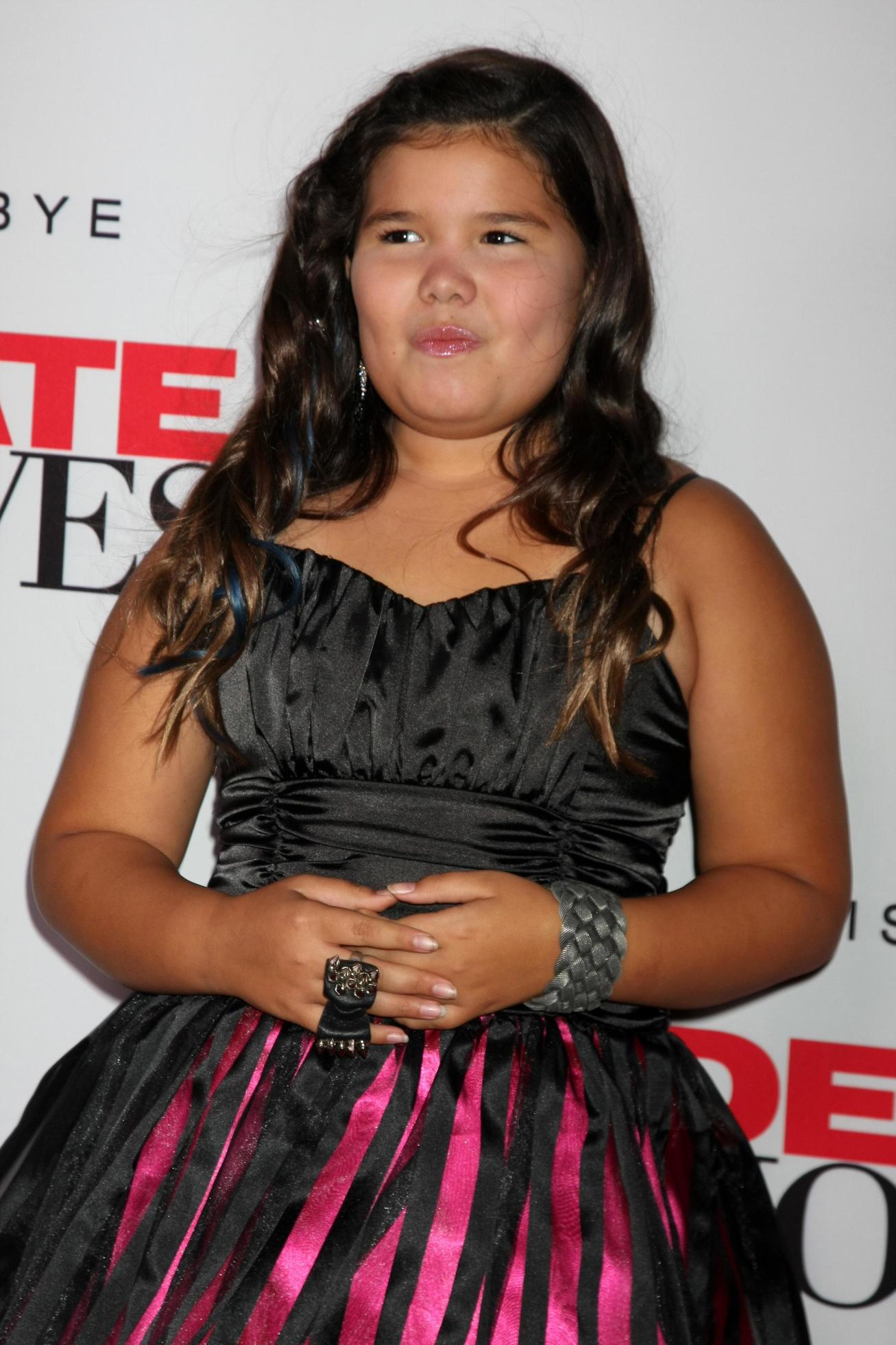 LOS ANGELES, SEPT 21 Madison De La Garza arriving at the Desperate Housewives Final Season LOS ANGELES, SEPT 21 Madison De La Garza arriving at the Desperate Housewives Final Season