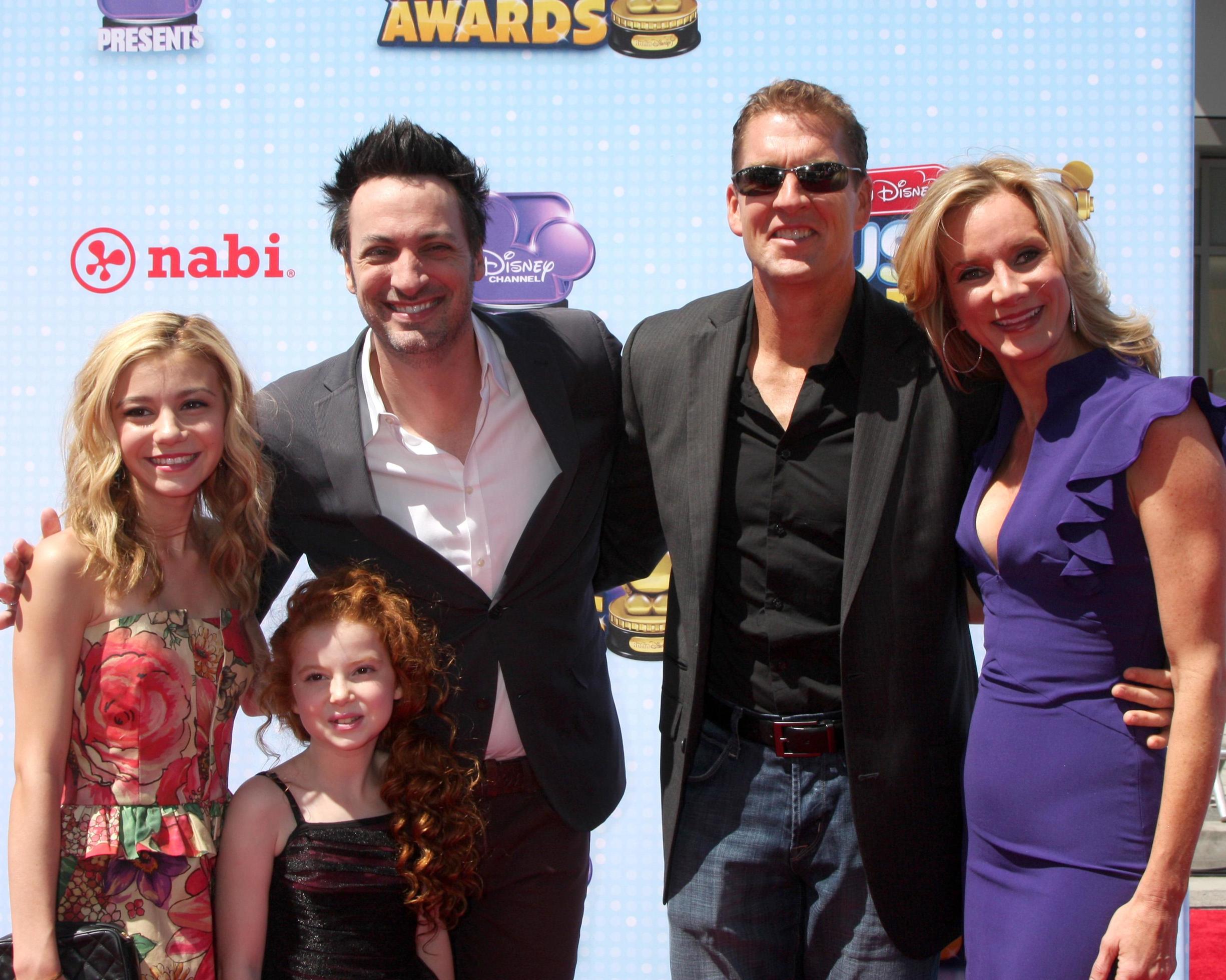 LOS ANGELES, APR 26 - Dog with a Bone Cast, G Hannelius, Stephen Full(04)