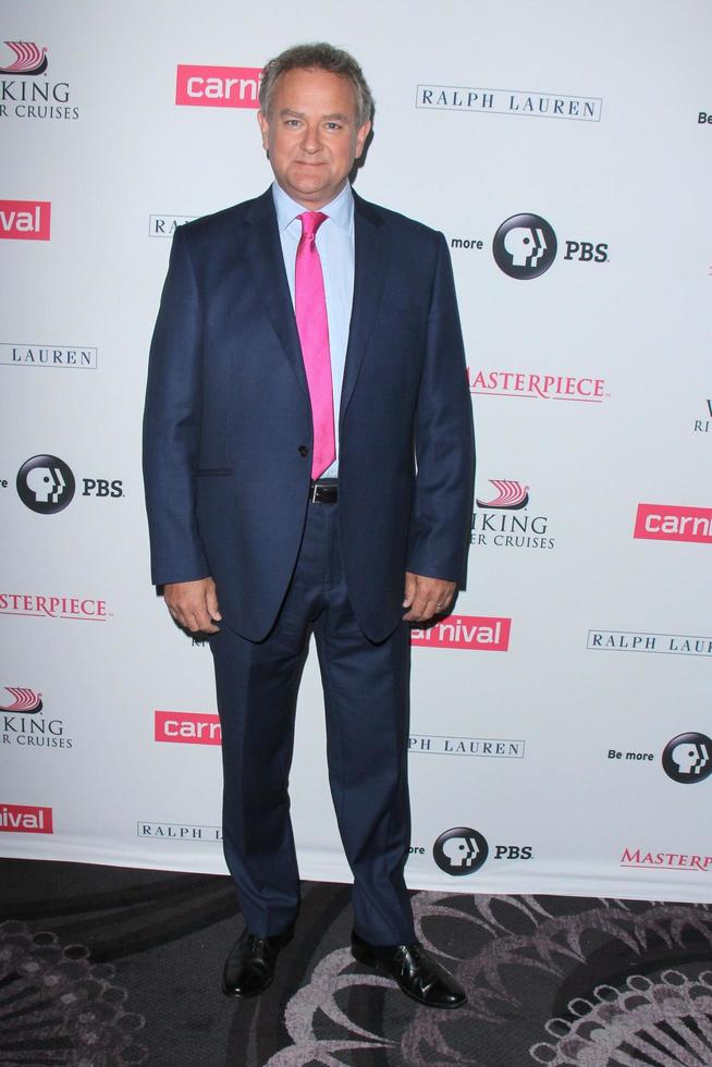 los angeles, 1 de agosto - hugh bonneville en la sesión de fotos de downton abbey en el hotel beverly hilton el 1 de agosto de 2015 en beverly hills, ca