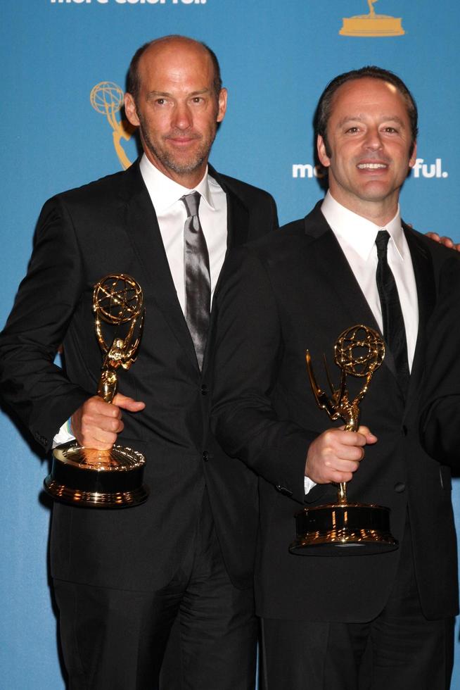 los angeles, 29 de agosto - anthony edwards y gil fuelle en la sala de prensa de los premios emmy 2010 en el teatro nokia en la live el 29 de agosto de 2010 en los angeles, ca foto