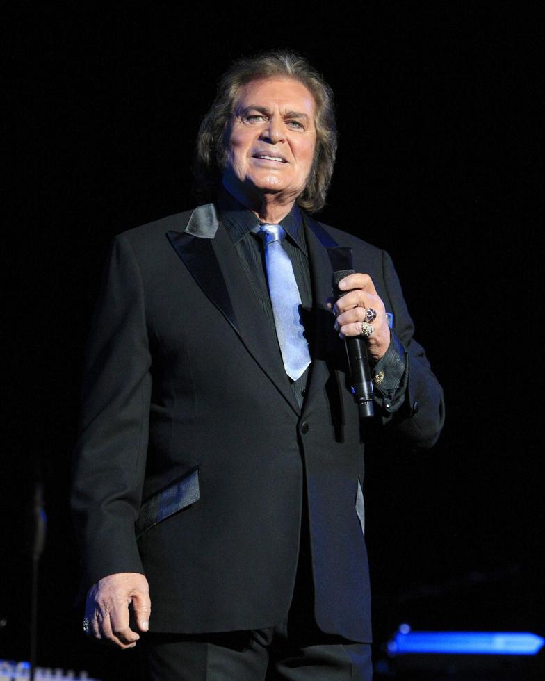 LOS ANGELES, FEB 16 - Engelbert Humperdinck at the Engelbert Humperdinck In Concert at Saban Theater on February 16, 2014 in Beverly Hills, CA photo