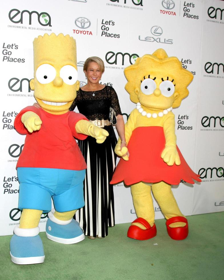 LOS ANGELES, OCT 214 - Bart Simpson Charachter, Yeardley Smith, Lisa Simpson charachter at the Environmental Media Awards 2015 at the Warner Brothers Studio Lot on October 214, 2015 in Burbank, CA photo