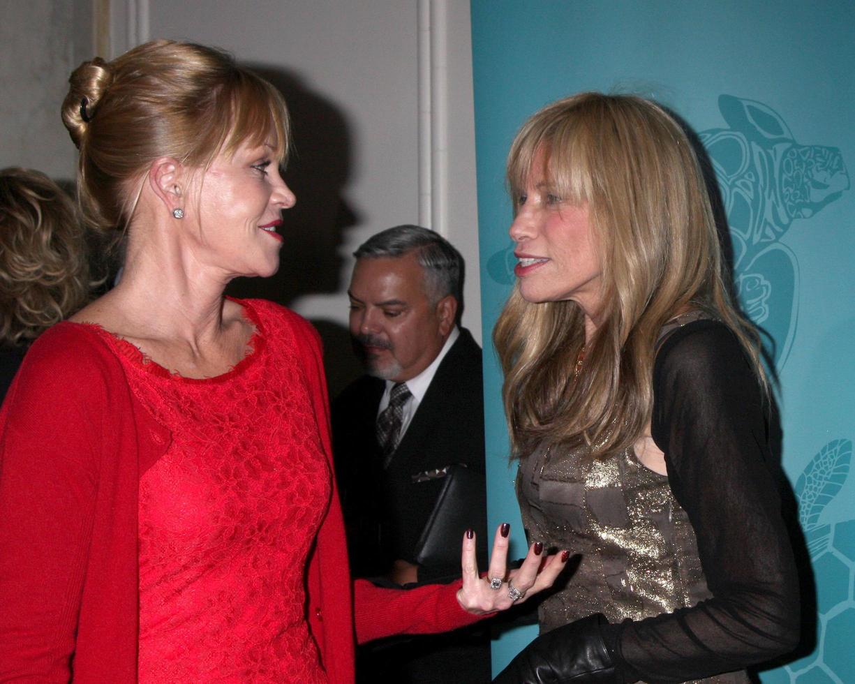 LOS ANGELES, OCT 30 - Melanie Griffith, Carly SImon at the Oceana s Partners Awards Gala 2013 at Beverly Wilshire Hotel on October 30, 2013 in Beverly Hills, CA photo