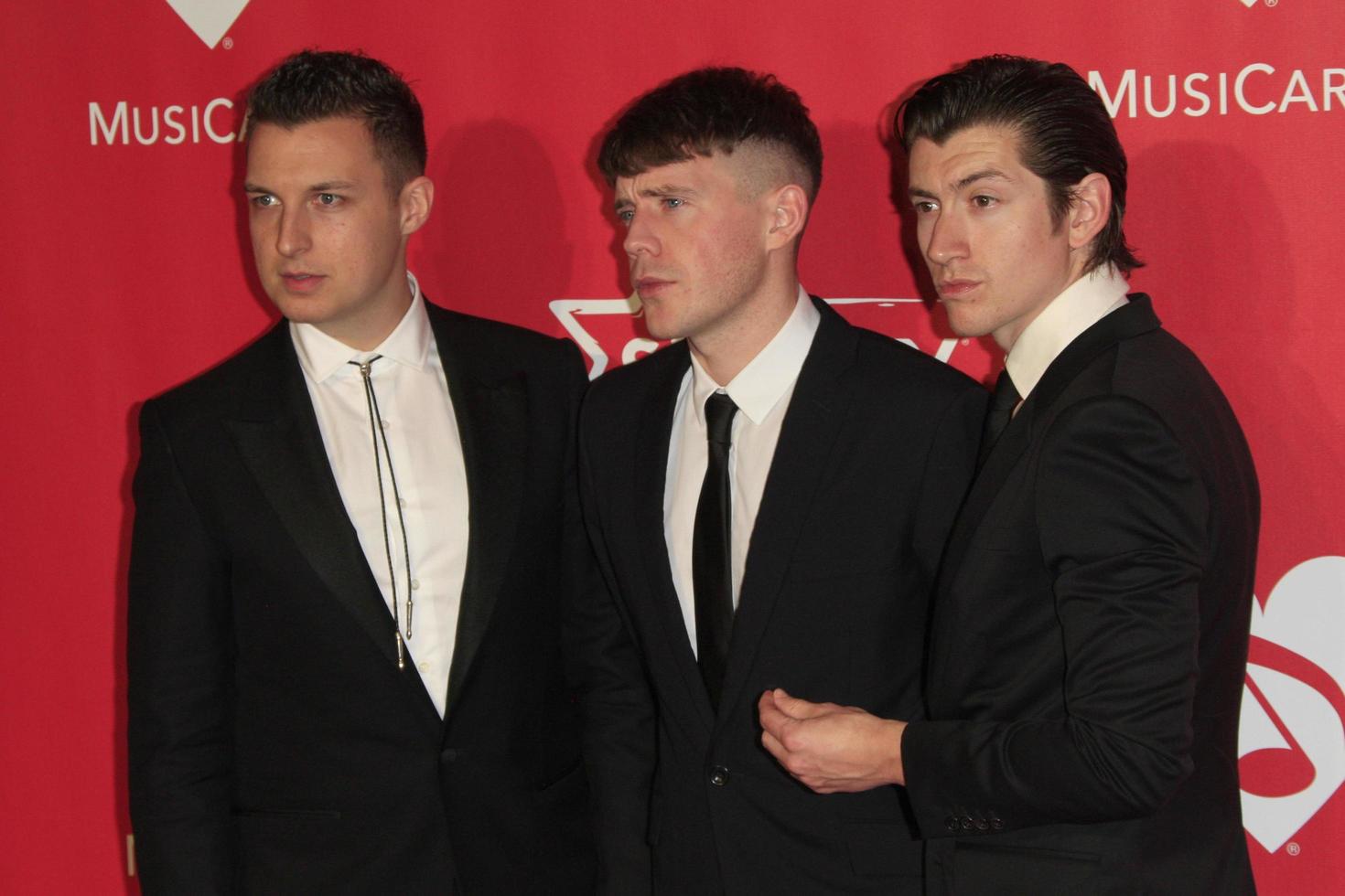 los angeles, 6 de febrero - arctic monkeys en la gala de la persona del año musicares 2015 en un centro de convenciones de los angeles el 6 de febrero de 2015 en los angeles, ca foto