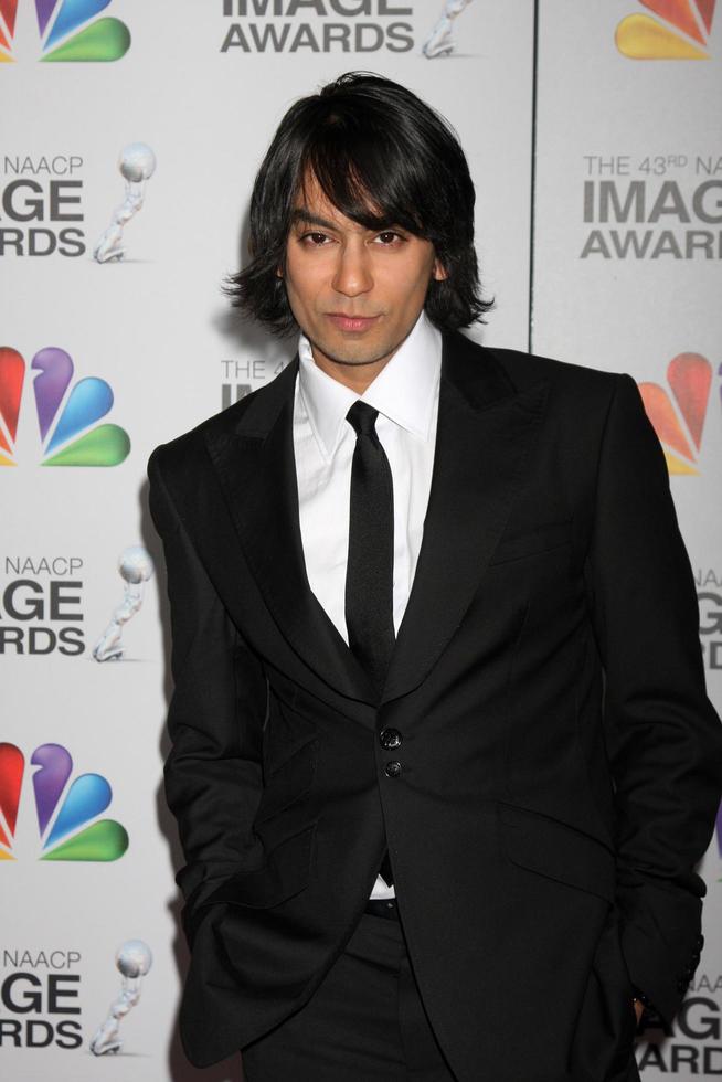 los angeles, 17 de febrero - vik sahay llega a los 43rd naacp image awards en el shrine auditorium el 17 de febrero de 2012 en los angeles, ca foto