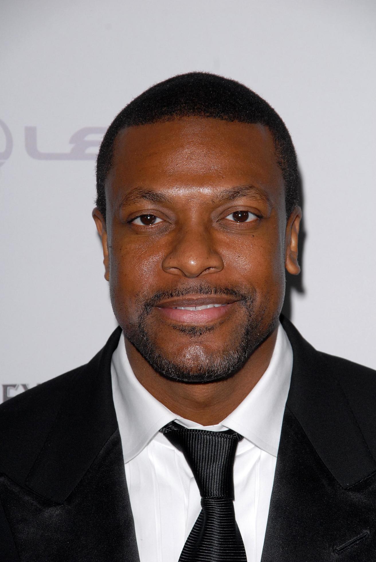 LOS ANGELES, NOV 19 - Chris Tucker arrives to the Silver Linings